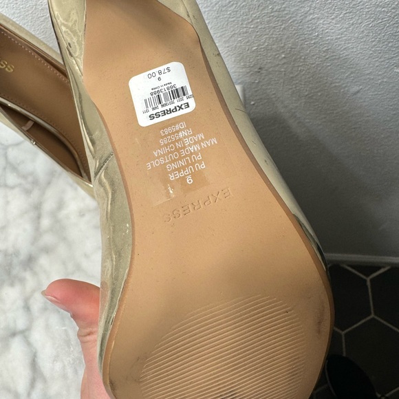 Gold Express heels 4 inch perfect for the holidays . New no box size 9 - Picture 3 of 4
